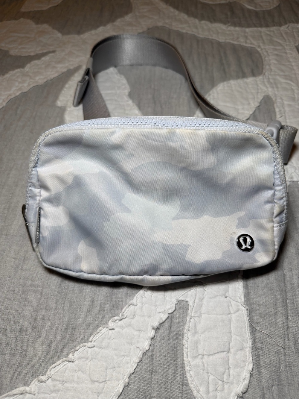 lululemon everywhere belt bag in grey camo